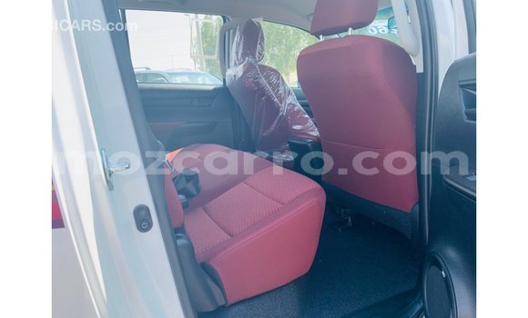 Comprar Importar Toyota Hilux Branco Carro em Import - Dubai em Cabo Delgado Comprar Importar Toyota Hilux Branco Carro em Import - Dubai em Cabo Delgado