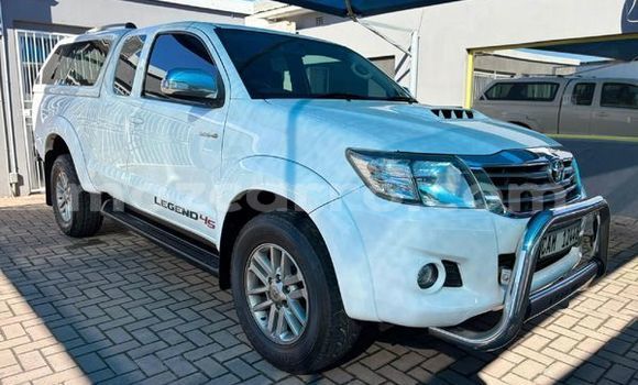 Comprar Usado Toyota Hilux Branco Carro em Maputo em Maputo