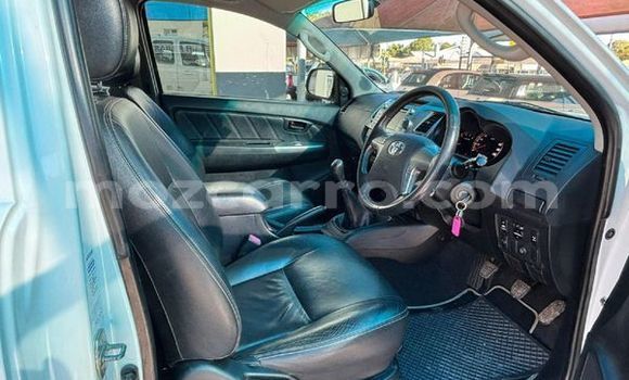 Comprar Usado Toyota Hilux Branco Carro em Maputo em Maputo Comprar Usado Toyota Hilux Branco Carro em Maputo em Maputo