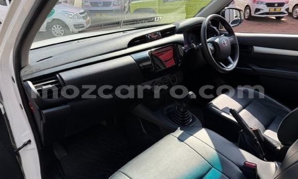 Buy Used Toyota Hilux White Car in Maputo in Maputo Buy Used Toyota Hilux White Car in Maputo in Maputo