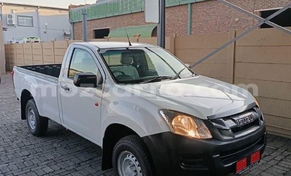 Tenga Tsaru Isuzu KB Chena Mota in Maputo in Maputo
