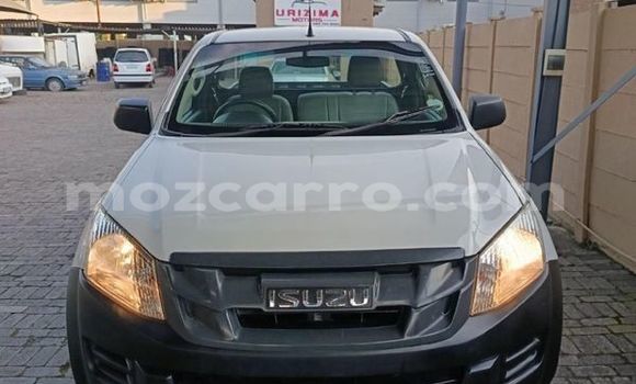 Comprar Usado Isuzu KB Branco Carro em Maputo em Maputo Comprar Usado Isuzu KB Branco Carro em Maputo em Maputo