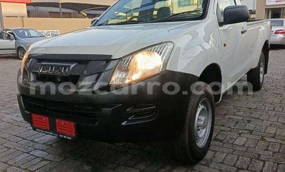 Comprar Usado Isuzu KB Branco Carro em Maputo em Maputo Comprar Usado Isuzu KB Branco Carro em Maputo em Maputo