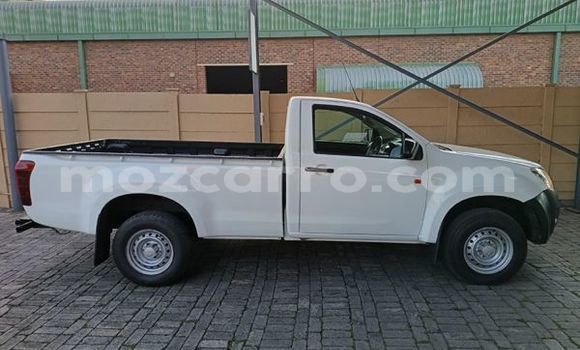 Comprar Usado Isuzu KB Branco Carro em Maputo em Maputo Comprar Usado Isuzu KB Branco Carro em Maputo em Maputo