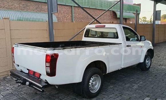 Comprar Usado Isuzu KB Branco Carro em Maputo em Maputo Comprar Usado Isuzu KB Branco Carro em Maputo em Maputo