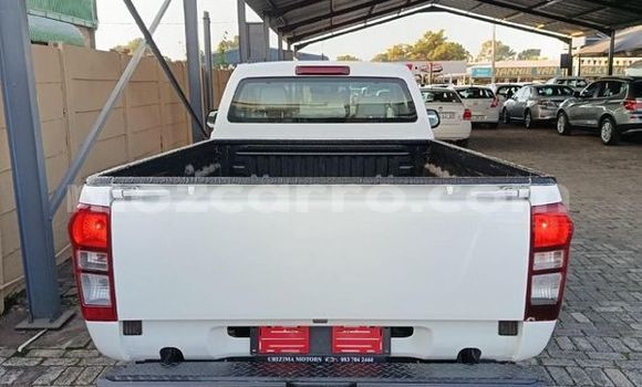 Comprar Usado Isuzu KB Branco Carro em Maputo em Maputo Comprar Usado Isuzu KB Branco Carro em Maputo em Maputo