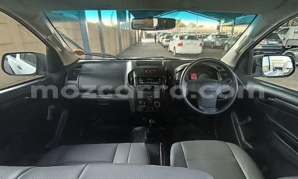 Comprar Usado Isuzu KB Branco Carro em Maputo em Maputo Comprar Usado Isuzu KB Branco Carro em Maputo em Maputo