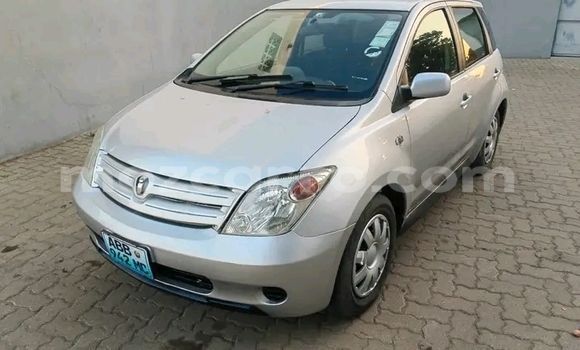 Comprar Usado Toyota IST Other Carro em Búzi em Sofala