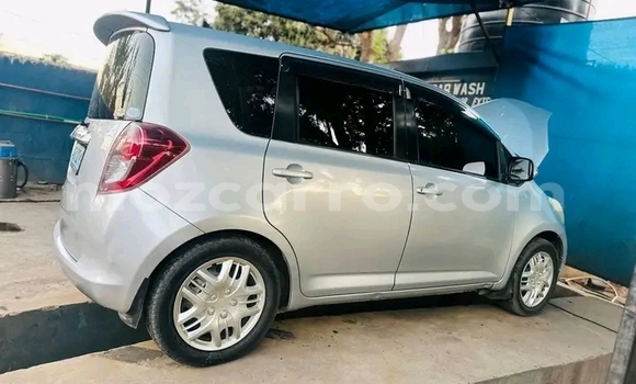 Comprar Usado Toyota Ractis Other Carro em Búzi em Sofala