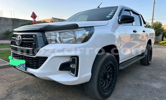 Buy Used Toyota RAV4 White Car in Caia in Sofala Buy Used Toyota RAV4 White Car in Caia in Sofala