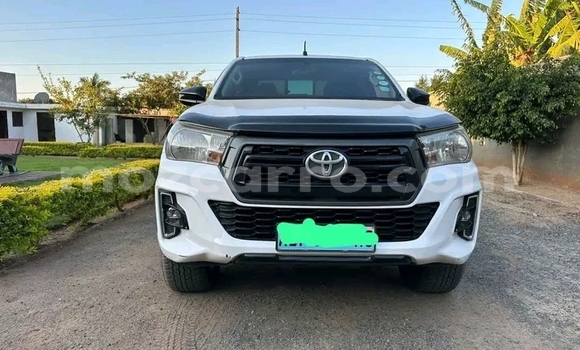 Buy Used Toyota RAV4 White Car in Caia in Sofala Buy Used Toyota RAV4 White Car in Caia in Sofala