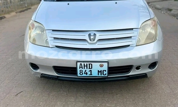 Nunua Ilio tumika Toyota IST Nyeupe Gari ndani ya Búzi nchini Sofala