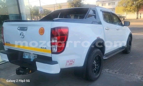 Comprar Usado Mazda BT-50 Branco Carro em Chifunde em Tete Comprar Usado Mazda BT-50 Branco Carro em Chifunde em Tete