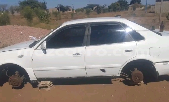 Comprar Usado Toyota Corolla Branco Carro em Búzi em Sofala Comprar Usado Toyota Corolla Branco Carro em Búzi em Sofala