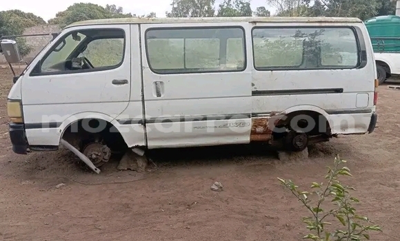 Tenga Tsaru Mini Cooper S clubman Chena Mota in Chigubo in Gaza Tenga Tsaru Mini Cooper S clubman Chena Mota in Chigubo in Gaza