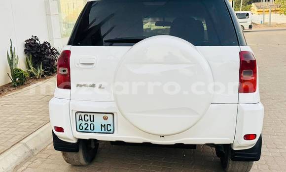 Comprar Usado Toyota RAV4 Branco Carro em Beira em Sofala Comprar Usado Toyota RAV4 Branco Carro em Beira em Sofala