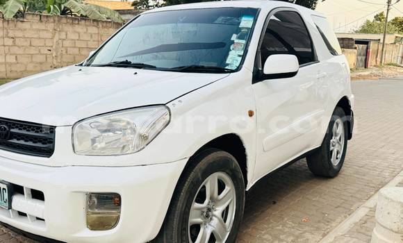 Comprar Usado Toyota RAV4 Branco Carro em Beira em Sofala Comprar Usado Toyota RAV4 Branco Carro em Beira em Sofala