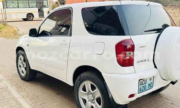 Comprar Usado Toyota RAV4 Branco Carro em Beira em Sofala Comprar Usado Toyota RAV4 Branco Carro em Beira em Sofala