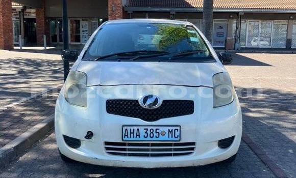 Nunua Ilio tumika Toyota Vitz Nyeupe Gari ndani ya Beira nchini Sofala