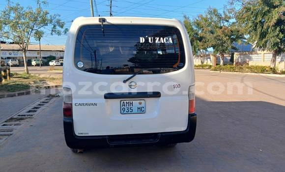 Comprar Usado Nissan Caravan Branco Carro em Beira em Sofala