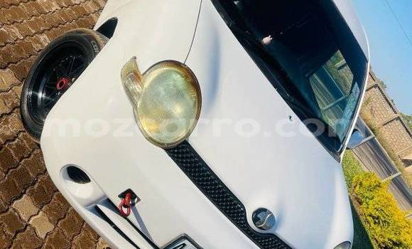 Tenga Tsaru Toyota Sienta Chena Mota in Beira in Sofala