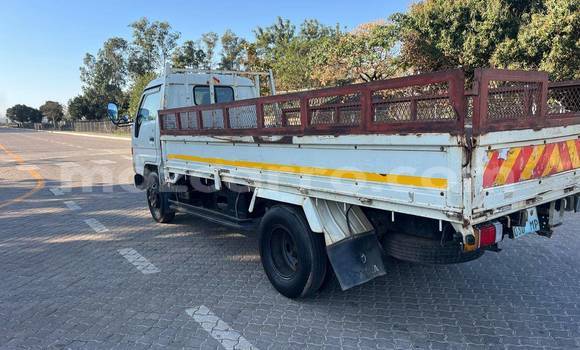 Comprar Usado Toyota Dyna Branco Caminhão em Beira em Sofala Comprar Usado Toyota Dyna Branco Caminhão em Beira em Sofala