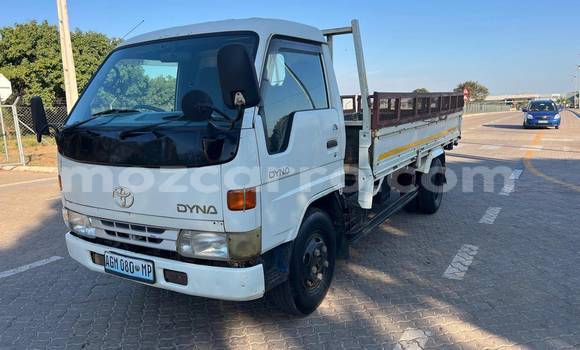 Comprar Usado Toyota Dyna Branco Caminhão em Beira em Sofala Comprar Usado Toyota Dyna Branco Caminhão em Beira em Sofala