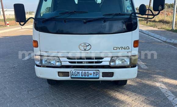Comprar Usado Toyota Dyna Branco Caminhão em Beira em Sofala Comprar Usado Toyota Dyna Branco Caminhão em Beira em Sofala
