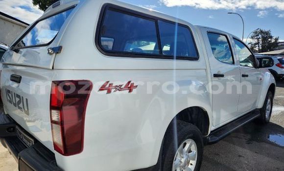 Comprar Usado Isuzu KB Branco Carro em Maputo em Maputo Comprar Usado Isuzu KB Branco Carro em Maputo em Maputo