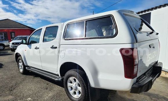 Comprar Usado Isuzu KB Branco Carro em Maputo em Maputo Comprar Usado Isuzu KB Branco Carro em Maputo em Maputo
