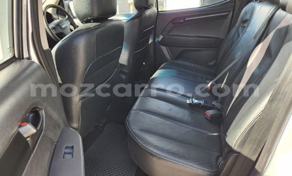 Comprar Usado Isuzu KB Branco Carro em Maputo em Maputo Comprar Usado Isuzu KB Branco Carro em Maputo em Maputo