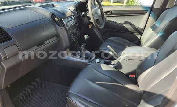 Comprar Usado Isuzu KB Branco Carro em Maputo em Maputo Comprar Usado Isuzu KB Branco Carro em Maputo em Maputo