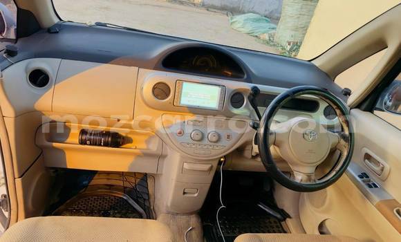 Comprar Usado Toyota Porte Branco Carro em Beira em Sofala Comprar Usado Toyota Porte Branco Carro em Beira em Sofala