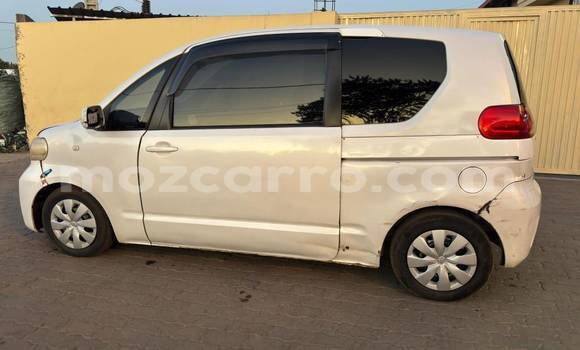 Comprar Usado Toyota Porte Branco Carro em Beira em Sofala Comprar Usado Toyota Porte Branco Carro em Beira em Sofala