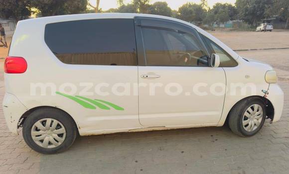 Comprar Usado Toyota Porte Branco Carro em Beira em Sofala Comprar Usado Toyota Porte Branco Carro em Beira em Sofala