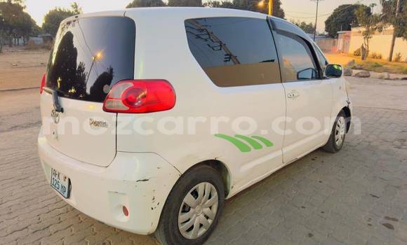 Comprar Usado Toyota Porte Branco Carro em Beira em Sofala Comprar Usado Toyota Porte Branco Carro em Beira em Sofala