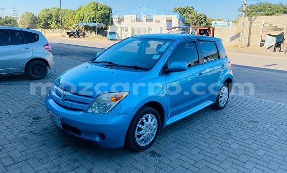 Comprar Usado Toyota IST Azul Carro em Beira em Sofala