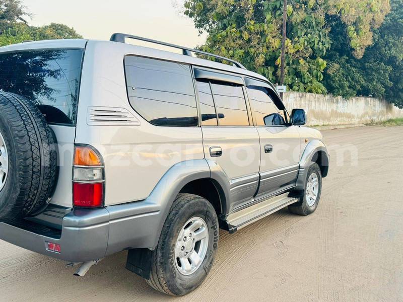 Big with watermark toyota prado sofala beira 39204