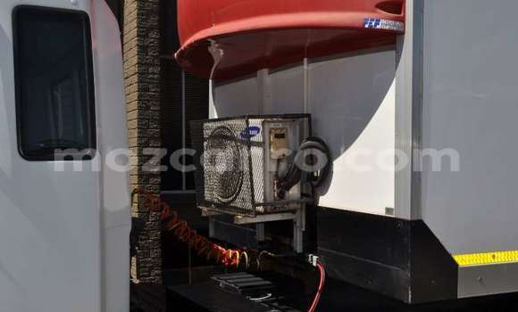 Comprar Usado Toyota Dyna Branco Caminhão em Maputo em Maputo Comprar Usado Toyota Dyna Branco Caminhão em Maputo em Maputo