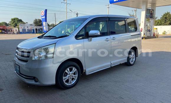 Comprar Usado Toyota Noah Other Carro em Beira em Sofala Comprar Usado Toyota Noah Other Carro em Beira em Sofala