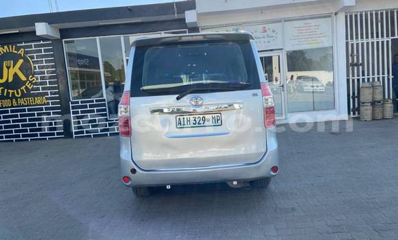 Comprar Usado Toyota Noah Other Carro em Beira em Sofala Comprar Usado Toyota Noah Other Carro em Beira em Sofala