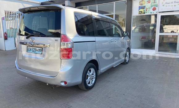 Comprar Usado Toyota Noah Other Carro em Beira em Sofala Comprar Usado Toyota Noah Other Carro em Beira em Sofala