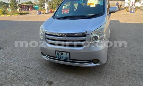 Comprar Usado Toyota Noah Other Carro em Beira em Sofala Comprar Usado Toyota Noah Other Carro em Beira em Sofala