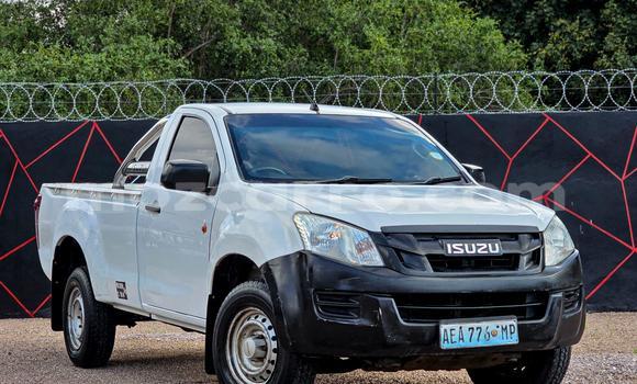 Comprar Usado Isuzu KB Branco Carro em Maputo em Maputo