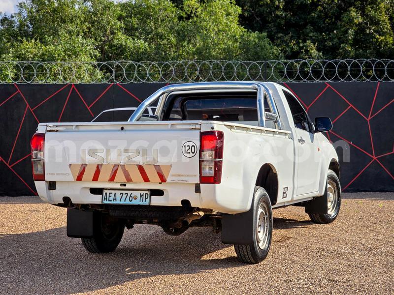 Big with watermark isuzu kb maputo maputo 39216