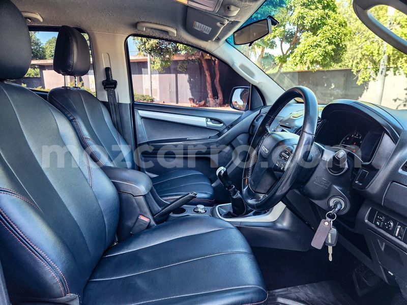 Big with watermark isuzu d max maputo maputo 39218