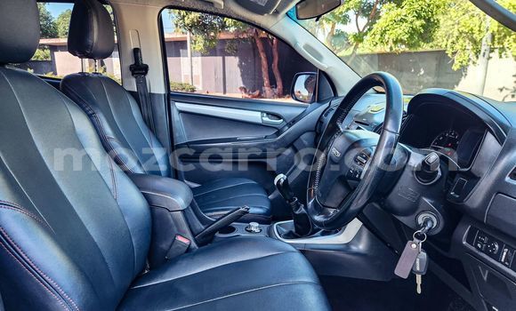 Nunua Ilio tumika Isuzu D-MAX Nyeupe Gari ndani ya Maputo nchini Maputo Nunua Ilio tumika Isuzu D-MAX Nyeupe Gari ndani ya Maputo nchini Maputo