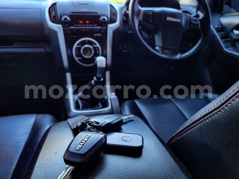 Big with watermark isuzu d max maputo maputo 39218