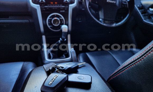 Nunua Ilio tumika Isuzu D-MAX Nyeupe Gari ndani ya Maputo nchini Maputo Nunua Ilio tumika Isuzu D-MAX Nyeupe Gari ndani ya Maputo nchini Maputo