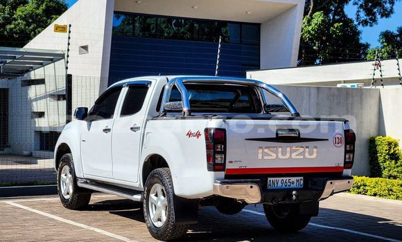 Nunua Ilio tumika Isuzu D-MAX Nyeupe Gari ndani ya Maputo nchini Maputo Nunua Ilio tumika Isuzu D-MAX Nyeupe Gari ndani ya Maputo nchini Maputo
